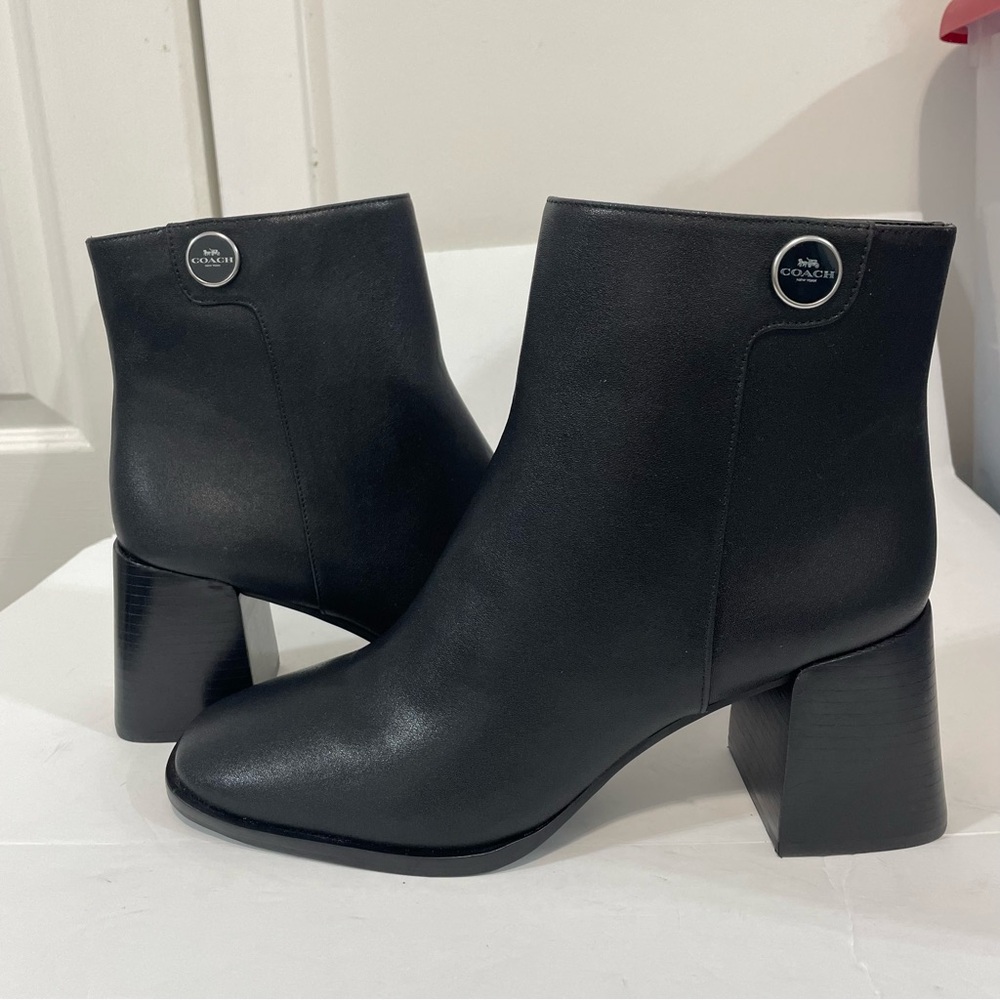 Coach Shana Sleek Black Leather Goth Chunky Heeled Fall Ankle Booties Size 9